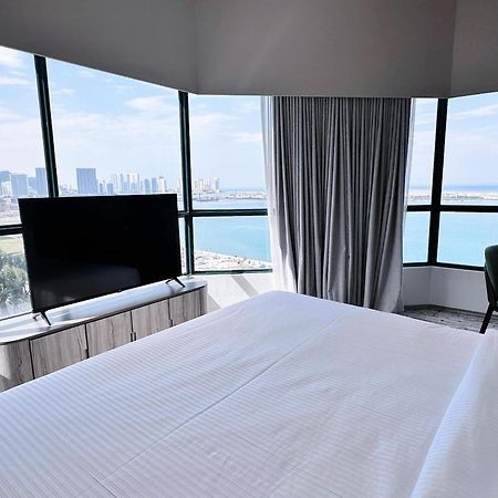 Ascott Gurney Penang Hotel George Town Exterior foto A bedroom at the Hilton San Diego Bayfront